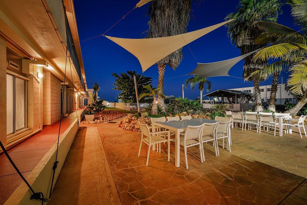 Sea Breeze Resort Exmouth Bagian luar foto
