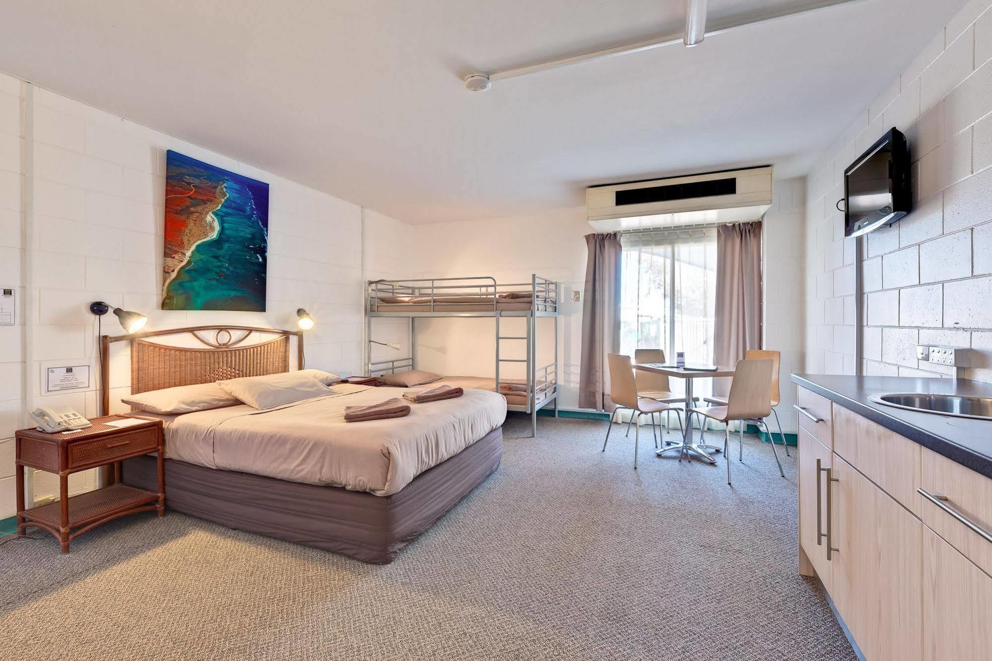 Sea Breeze Resort Exmouth Bagian luar foto