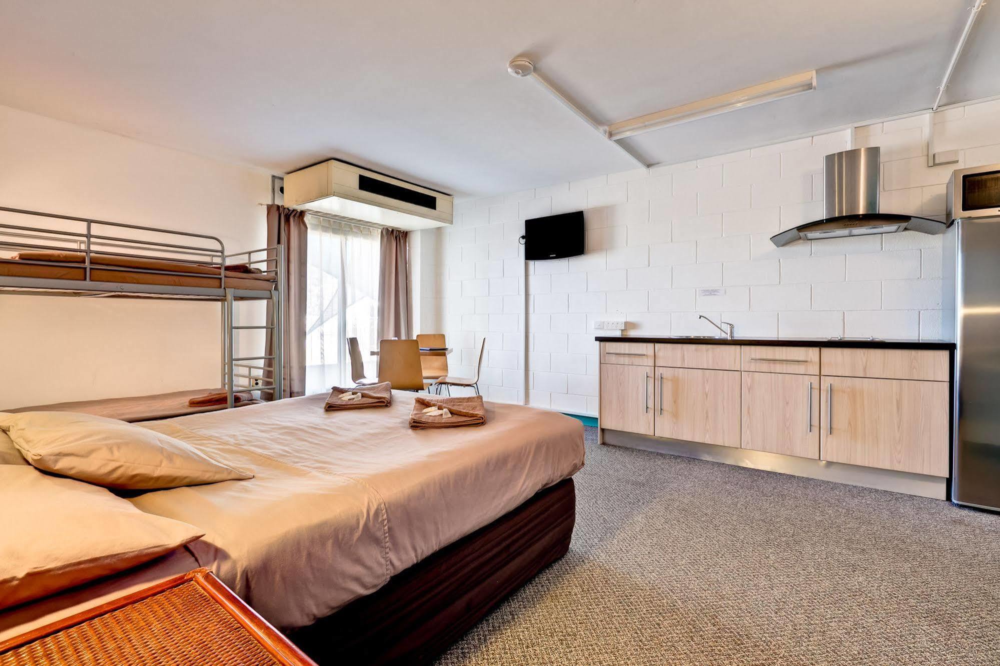 Sea Breeze Resort Exmouth Bagian luar foto