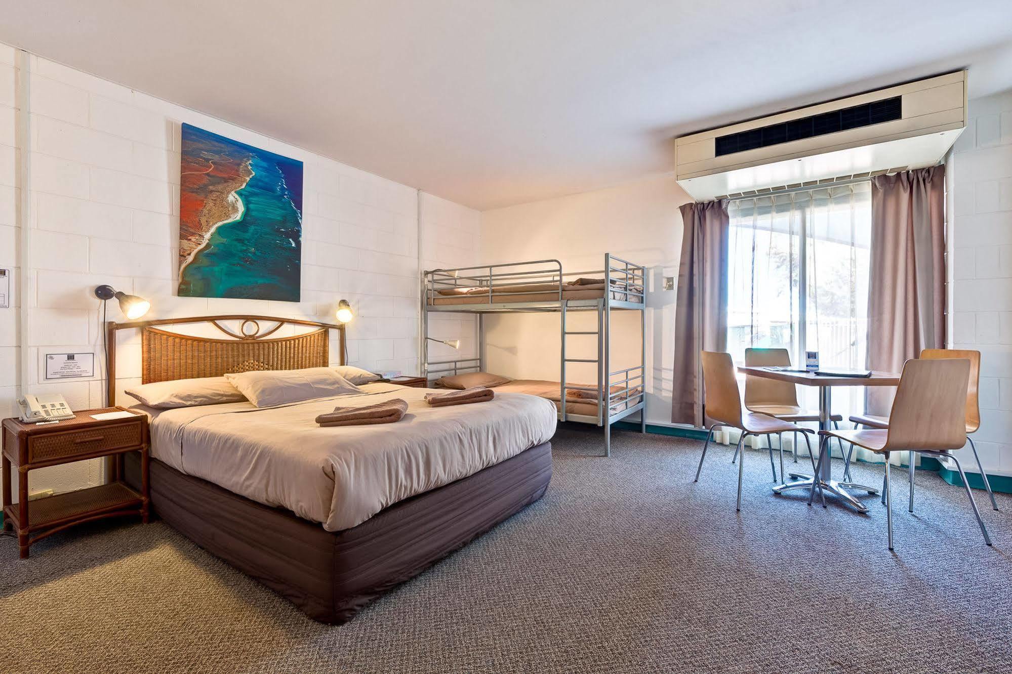 Sea Breeze Resort Exmouth Bagian luar foto