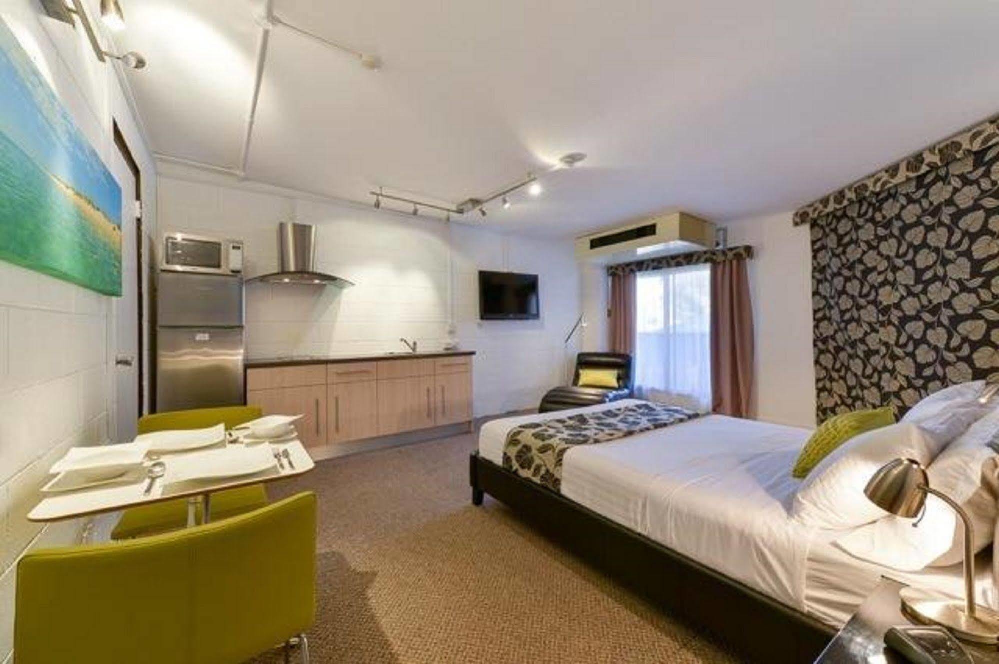 Sea Breeze Resort Exmouth Bagian luar foto