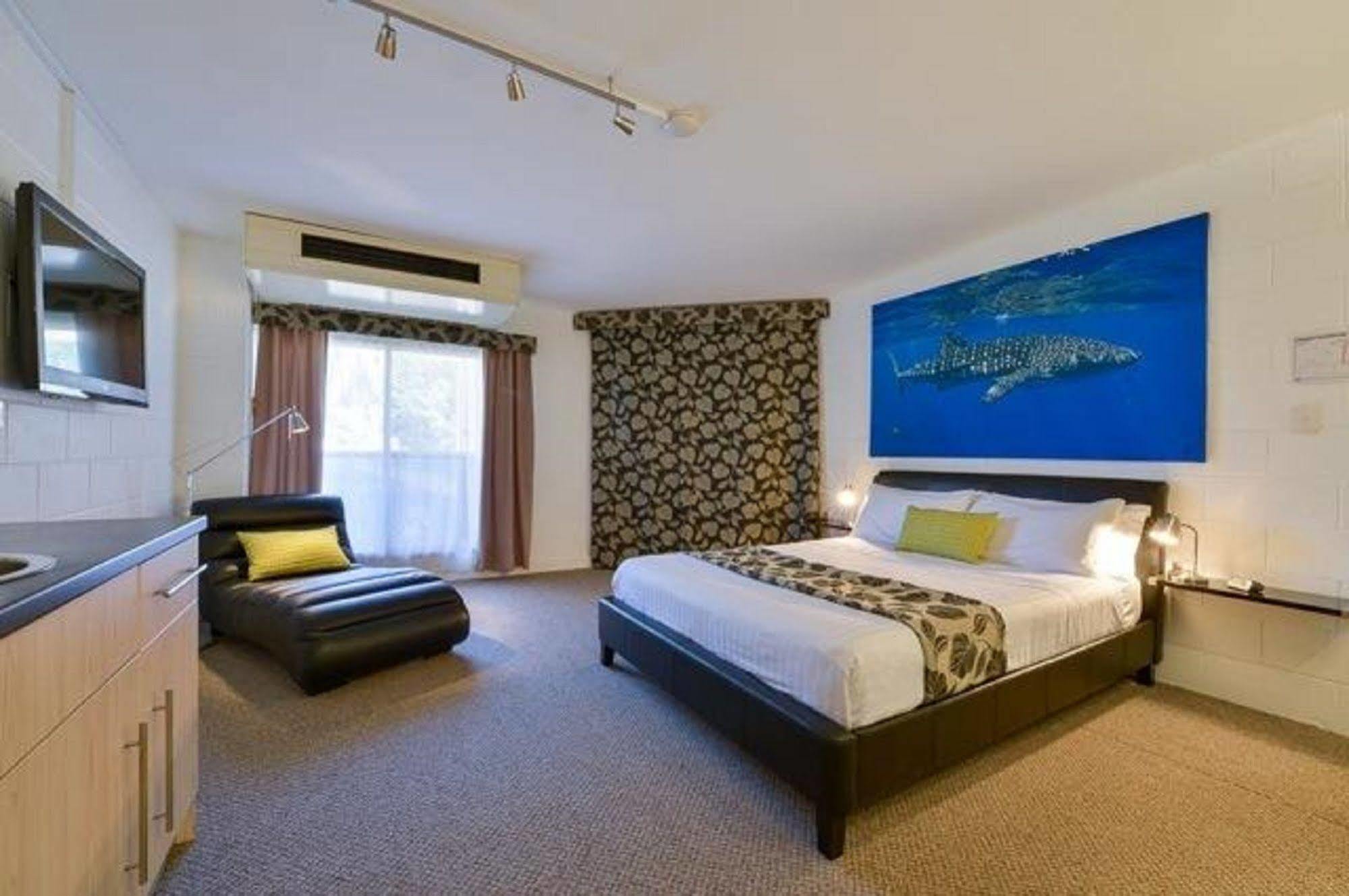 Sea Breeze Resort Exmouth Bagian luar foto