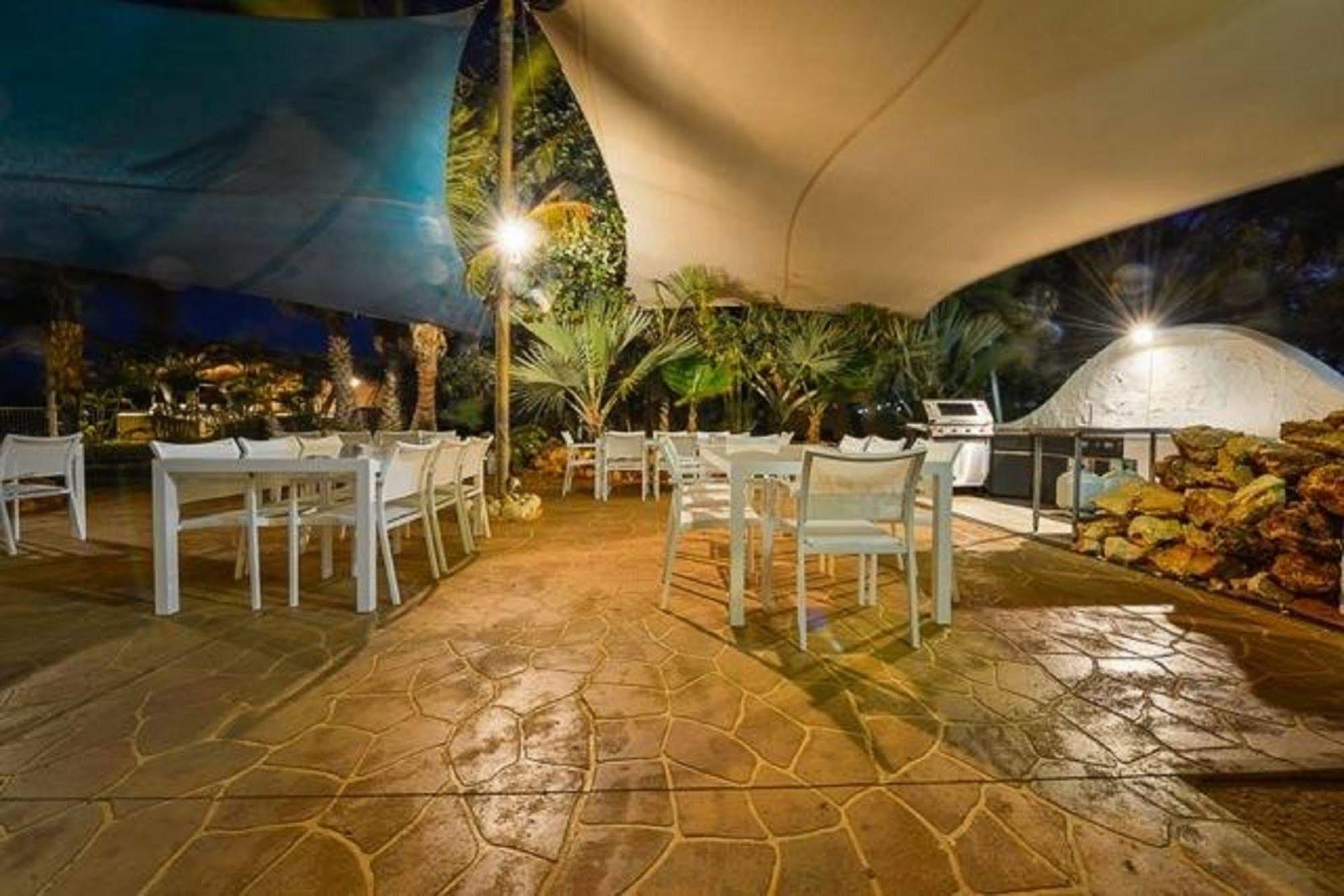 Sea Breeze Resort Exmouth Bagian luar foto