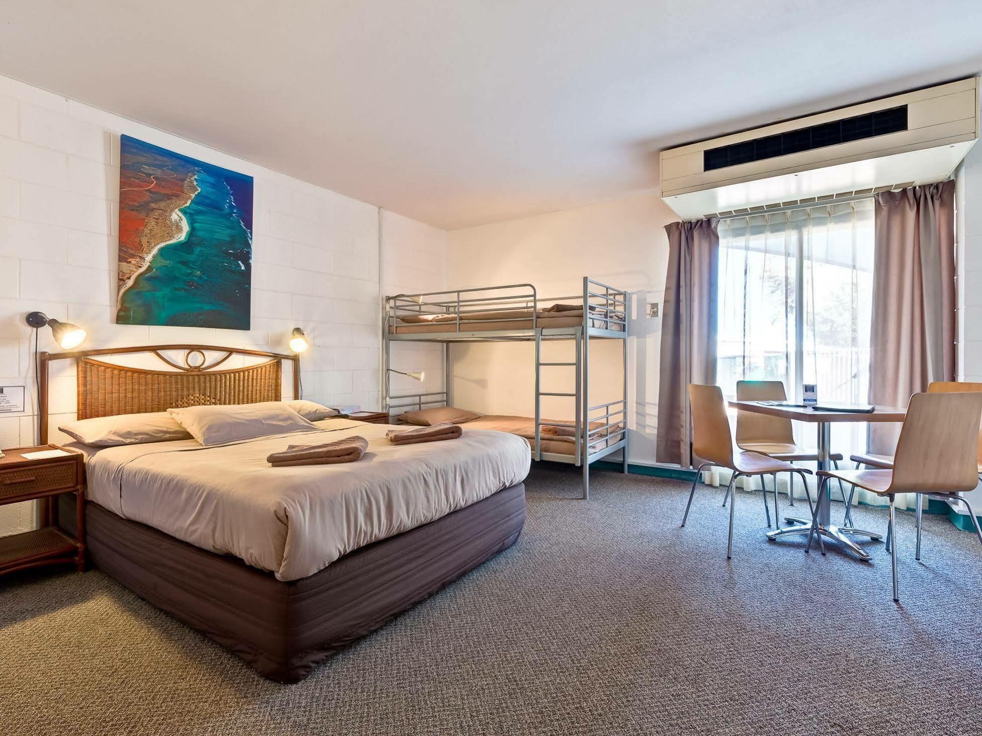 Sea Breeze Resort Exmouth Bagian luar foto